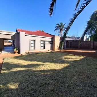 4 Bedroom House in Hartswater