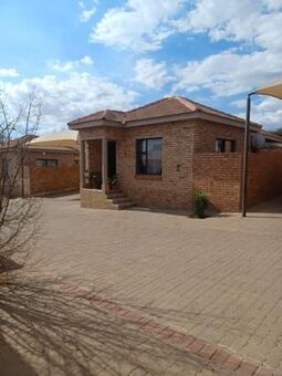 2 Bedroom Apartment in Hartswater