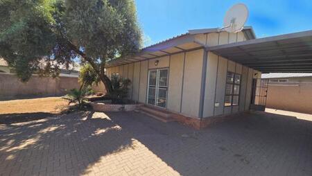 2 Bedroom Flat in Postmasburg