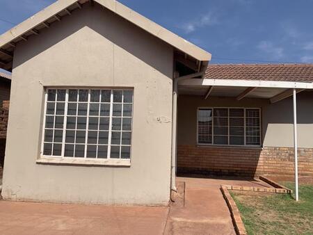 1 Bedroom Apartment in Postmasburg