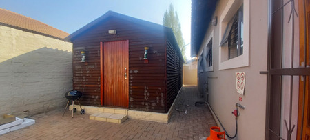 1 Bedroom Flat in Kuruman