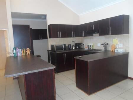 2 Bedroom House in Rhodesdene