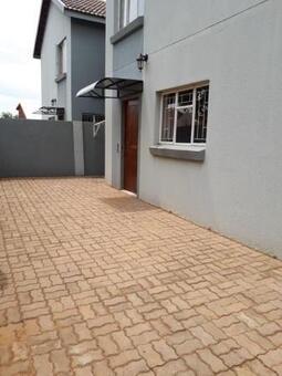 3 Bedroom Townhouse in Lephalale (Ellisras)