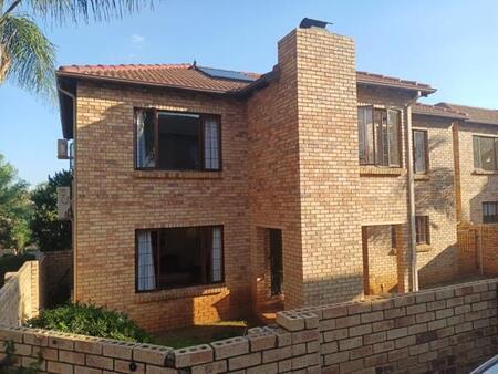 4 Bedroom Townhouse in Willowbrook