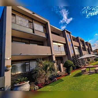 1 Bedroom Apartment in Monument