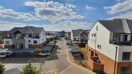 2 Bedroom Townhouse in Equestria