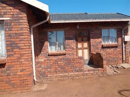 2 Bedroom House in Protea Glen
