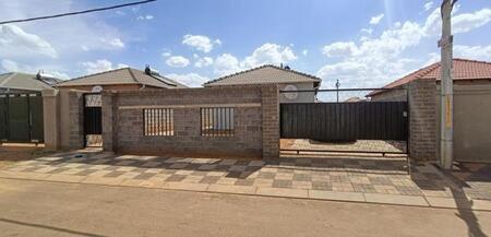 2 Bedroom House in Protea Glen