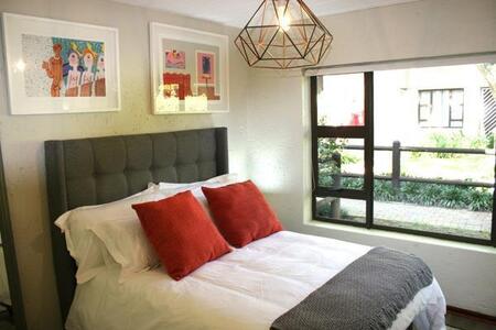 1 Bedroom Simplex in Parktown North