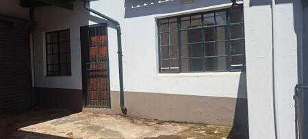 Bachelor apartment in Auckland Park