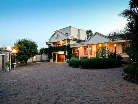 Bachelor apartment in St Andrews