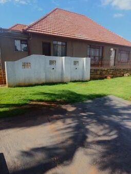 2 Bedroom House in Bedford Gardens