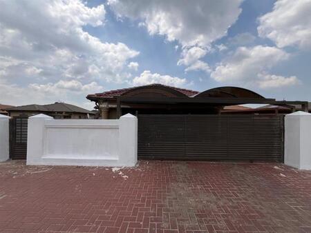 3 Bedroom House in Klippoortje