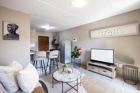 2 Bedroom Apartment in Rooihuiskraal North