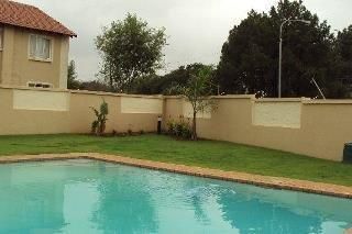 2 Bedroom Apartment in Die Hoewes