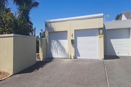 2 Bedroom House in Sunningdale