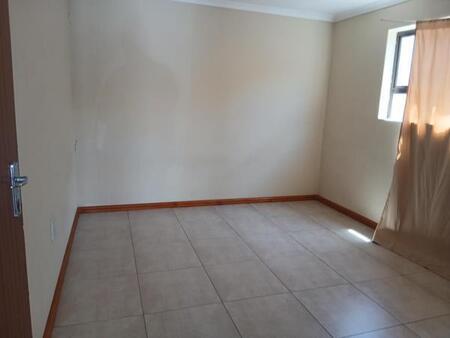 Bachelor apartment in Malibu Village