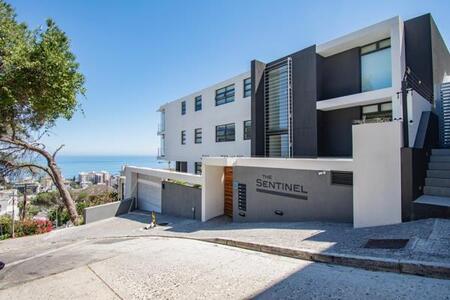 2 Bedroom Apartment in Sea Point