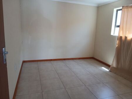 1 Bedroom bachelor to rent in Malibu Village, Blue Downs