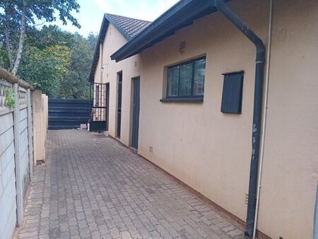 1 Bedroom garage to rent in Leondale, Germiston