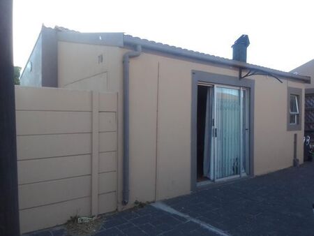 1 Bedroom bachelor flat to rent in Summer Greens, Milnerton