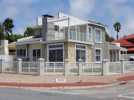 4 Bedroom house to rent in Bayview, Hartenbos