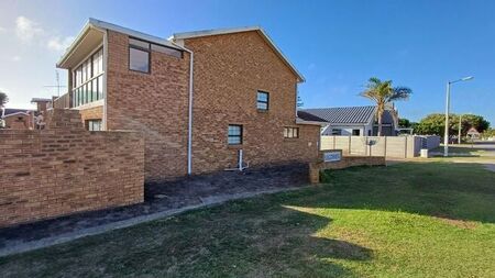 4 Bedroom duplex townhouse - freehold to rent in Hartenbos Central