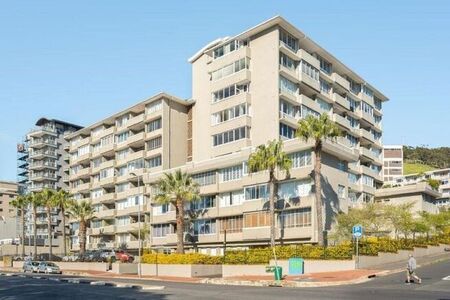 3 Bedroom apartment to rent in Green Point, Cape Town