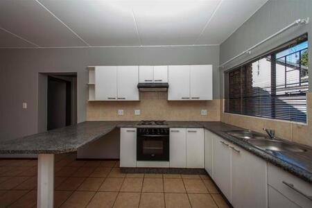 2 Bedroom Apartment in Weltevreden Park