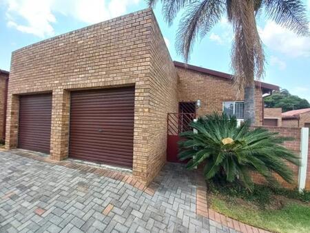 2 Bedroom Cluster in Weltevreden Park