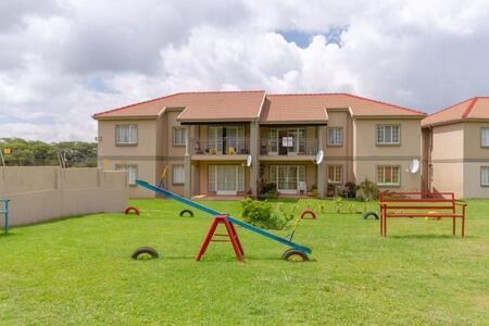 2 Bedroom Townhouse in Roodekrans