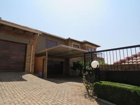 3 Bedroom Townhouse in Chancliff Ridge