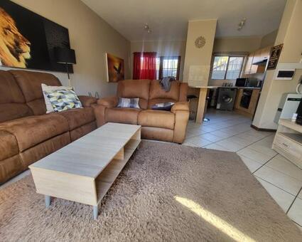 2 Bedroom Townhouse in Mooikloof Ridge