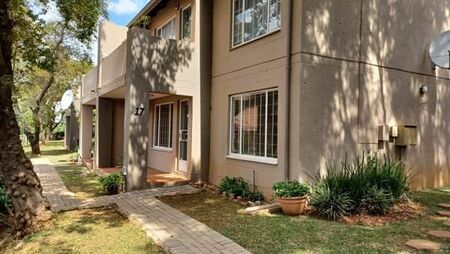 2 Bedroom Simplex in Newlands