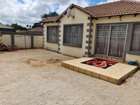 3 Bedroom House in Clarina