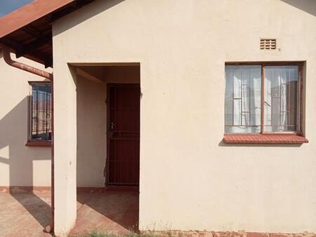 2 Bedroom House in Protea Glen