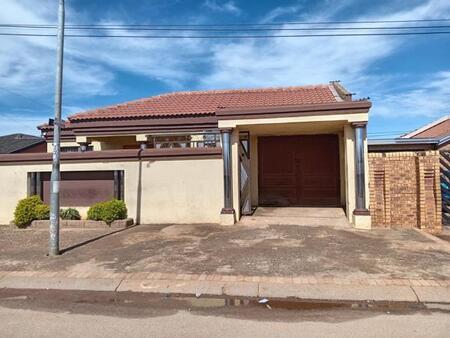3 Bedroom House in Dobsonville