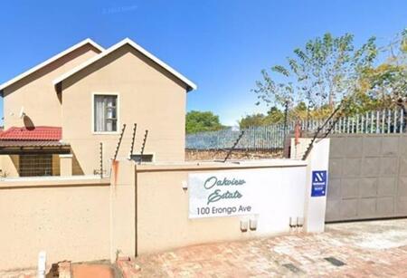 3 Bedroom Duplex in Oakdene