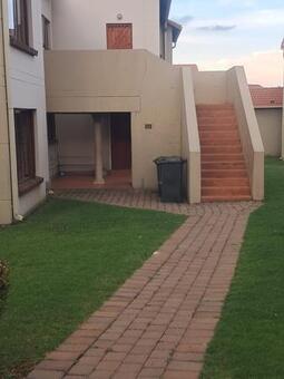 2 Bedroom House in Mondeor