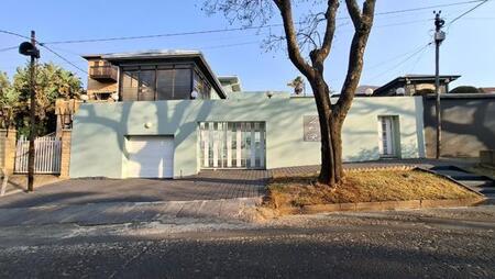 1 Bedroom House in Kensington