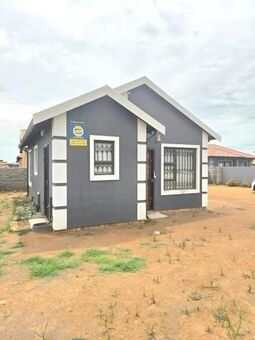 2 Bedroom House in Vanderbijlpark Ce7