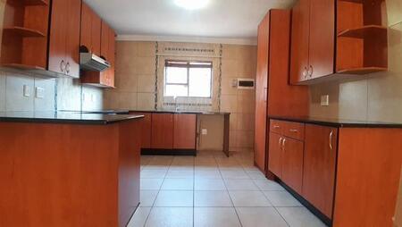 3 Bedroom Apartment in Bartlett