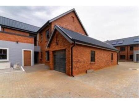2 Bedroom Townhouse in Benoni Ah