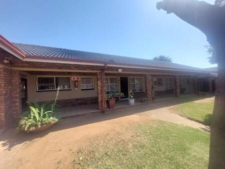 2 Bedroom Apartment in Mayberry Park