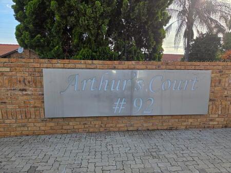 3 Bedroom Townhouse in Rooihuiskraal North