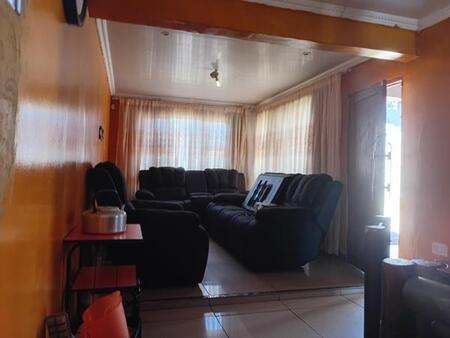 4 Bedroom Apartment in Amalinda