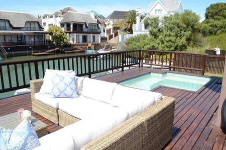 5 Bedroom House in St Francis Bay Canals