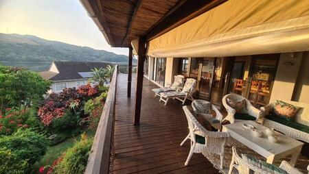 7 Bedroom House in Morgans Bay