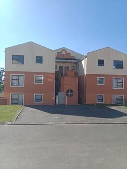 2 Bedroom Apartment in Amalinda