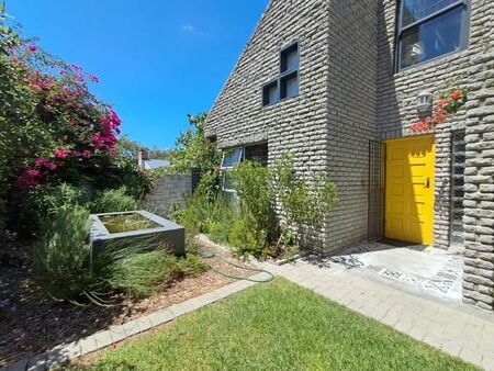 4 Bedroom House in Voelklip